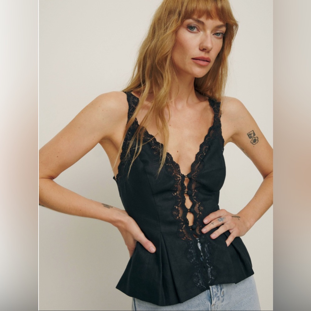 BRAND NEW WITH TAGS Reformation Josefina Top, Size 4 Black